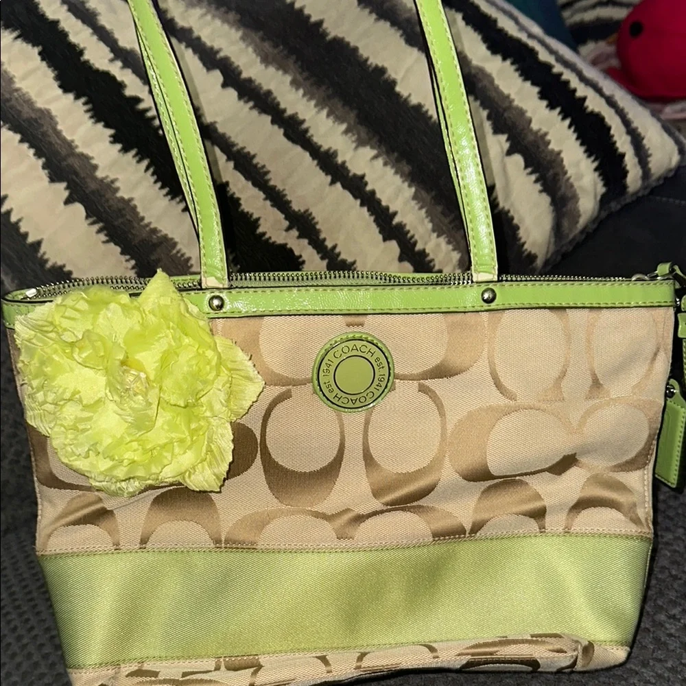 Coach Green and Tan Signature Tote Bag - Picture 13 of 14